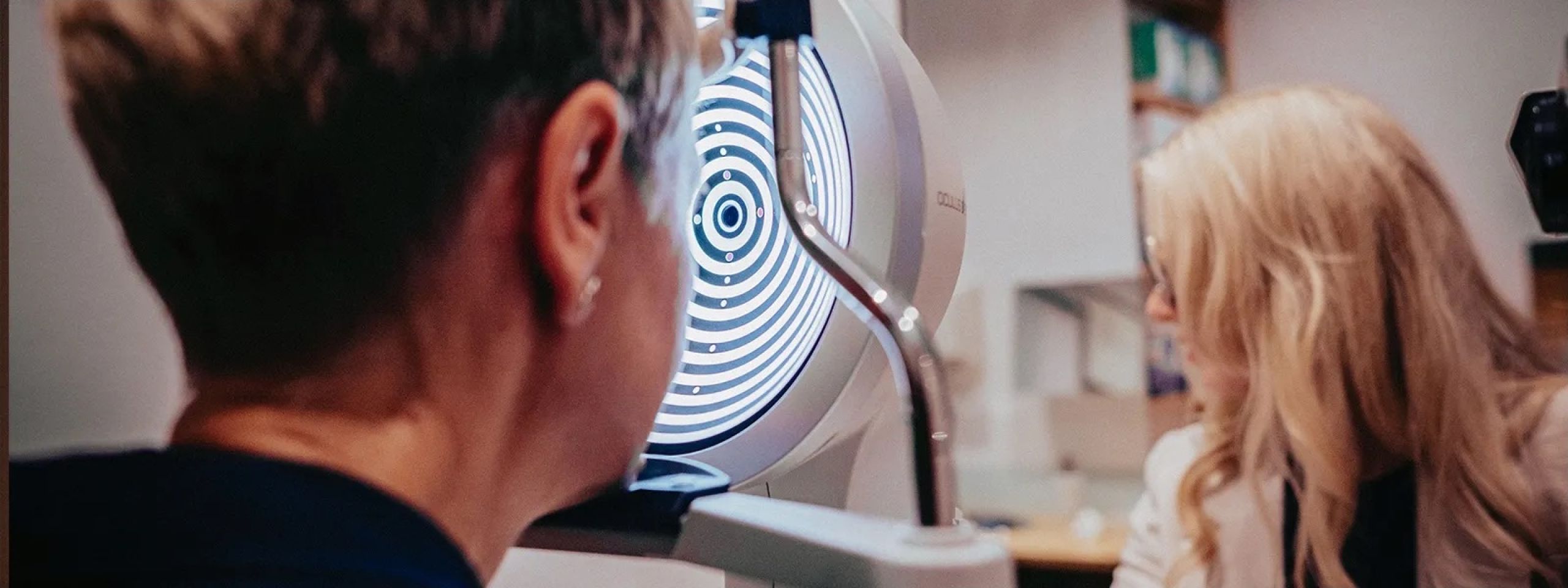 Opometrische Messung (Keratograph) im Einsatz